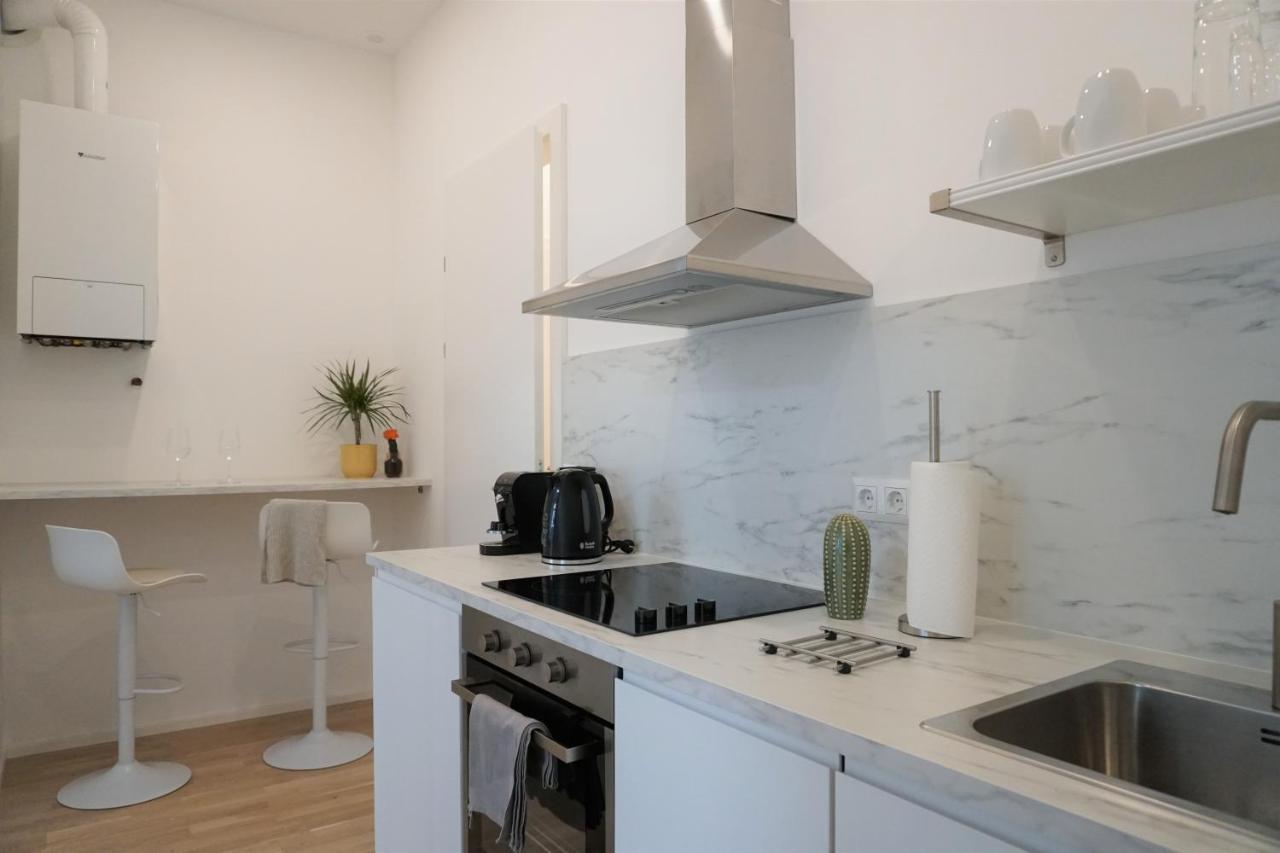 Modern 2br - Full Kitchen - Schoenbrunn Area - 15 Mins To Center Appartement Wenen