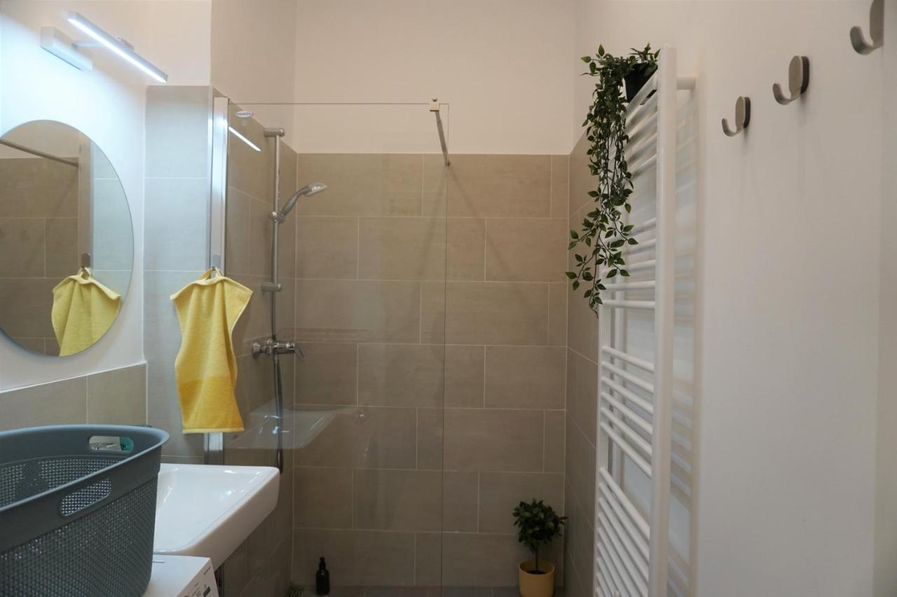 Modern 2br - Full Kitchen - Schoenbrunn Area - 15 Mins To Center * Wenen